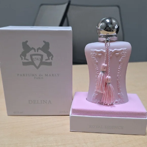 Parfums de Marly Delina Pink Body Oil - Picture 1 of 3